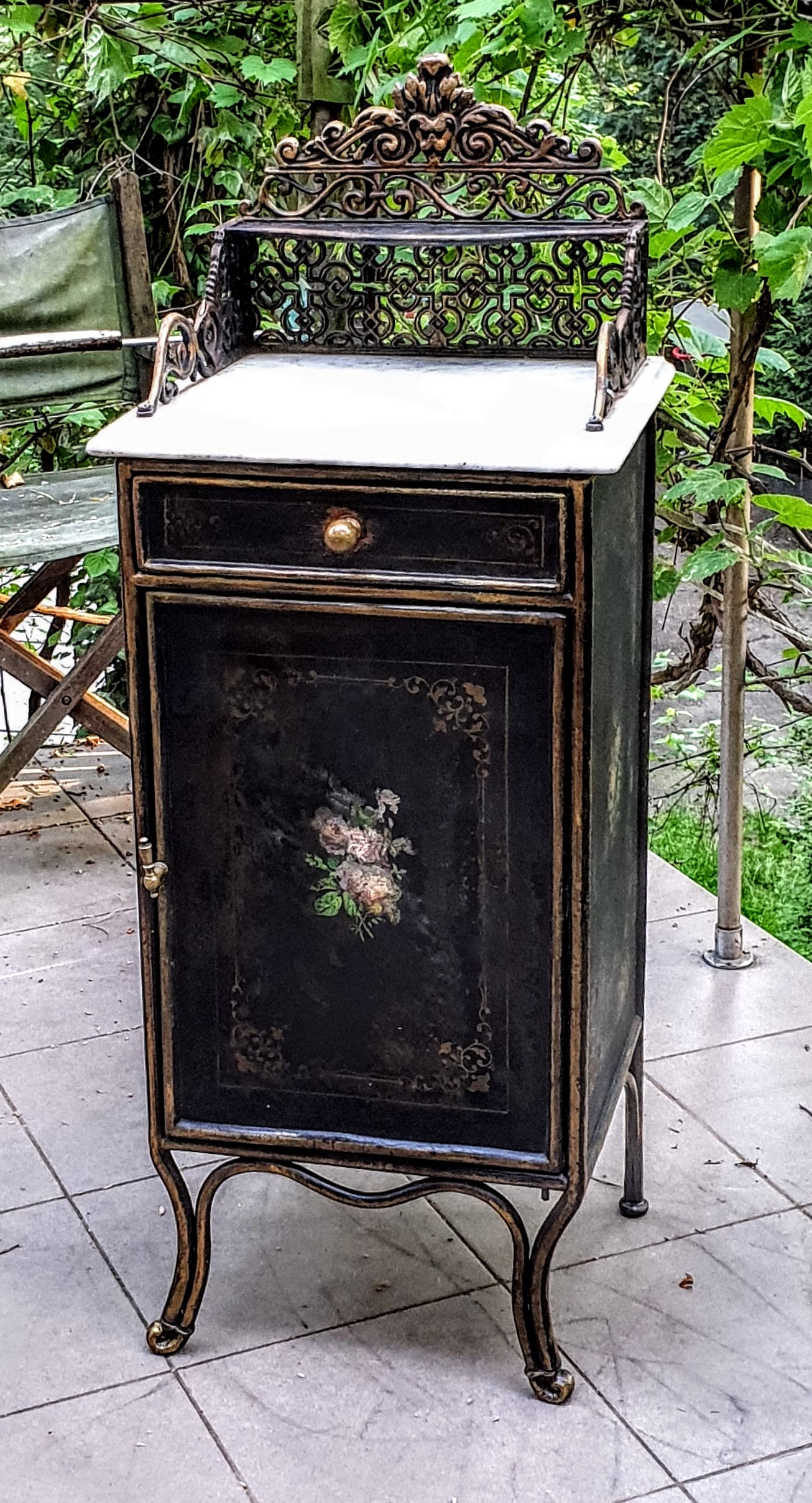 Meble, skrzynie i akcesoria