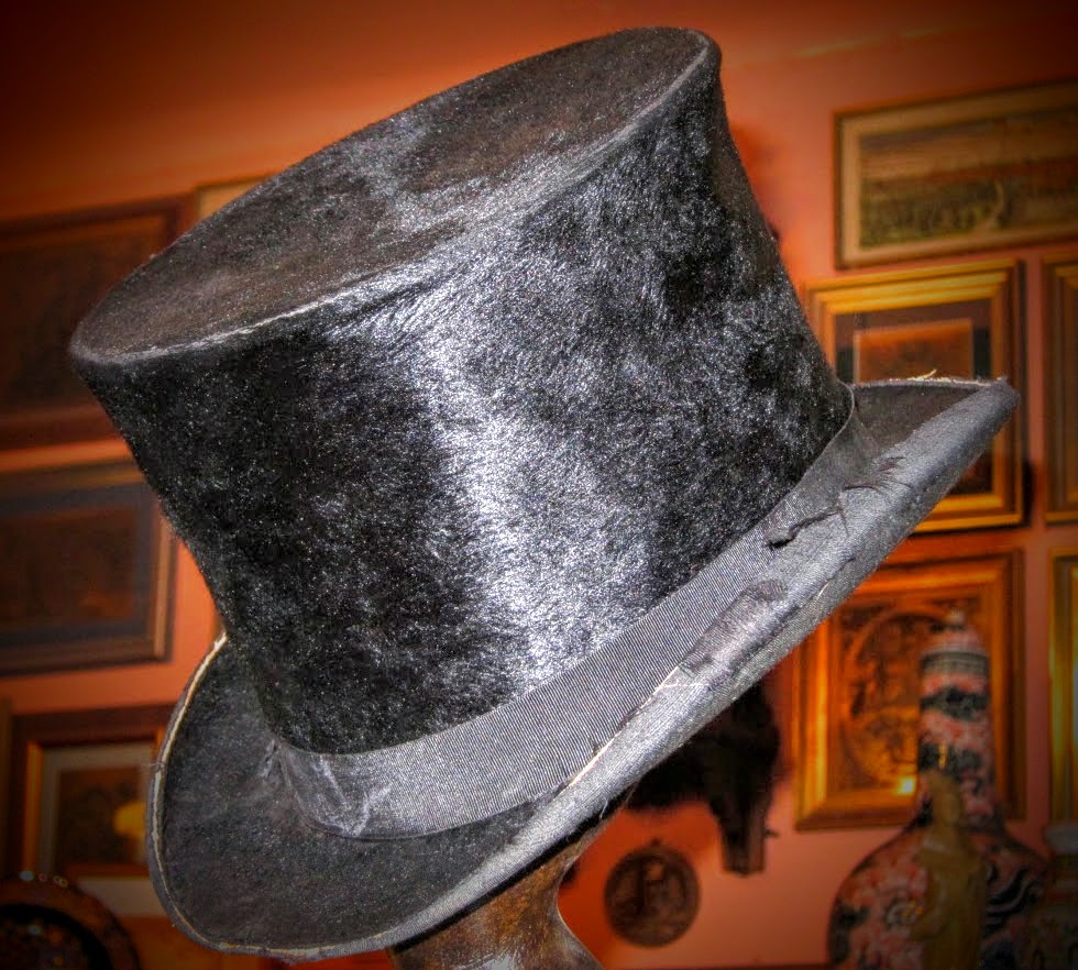 Nakrycia głowy i obuwie